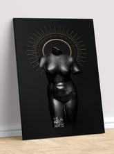 Crna ženska skulptura 1